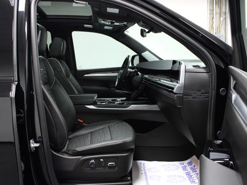 Used 2025 Cadillac Escalade V image 18