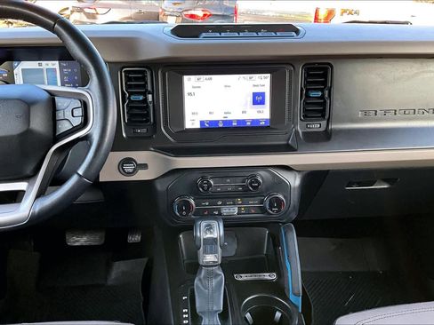 Used 2022 Ford Bronco Wildtrak image 15