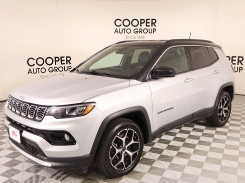 Used 2025 Jeep Compass Limited AWD/4WD image 9