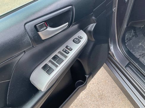 Used 2014 Toyota Camry SE w/ Leather Package FWD image 10