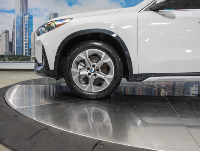 Used 2027 BMW X1 xDrive28i AWD/4WD image 7