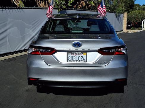 Used 2021 Toyota Camry LE image 6