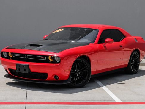 Used 2021 Dodge Challenger R/T RWD image 6
