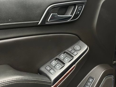 Used 2018 GMC Yukon XL SLT w/ Open Road Package AWD/4WD image 11