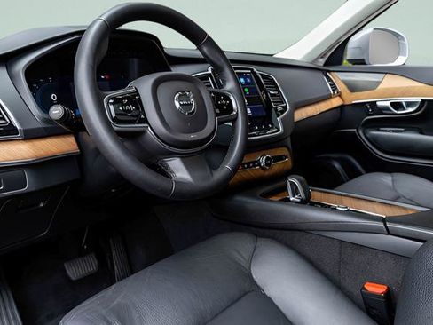 Used 2024 Volvo XC90 B6 Plus image 7