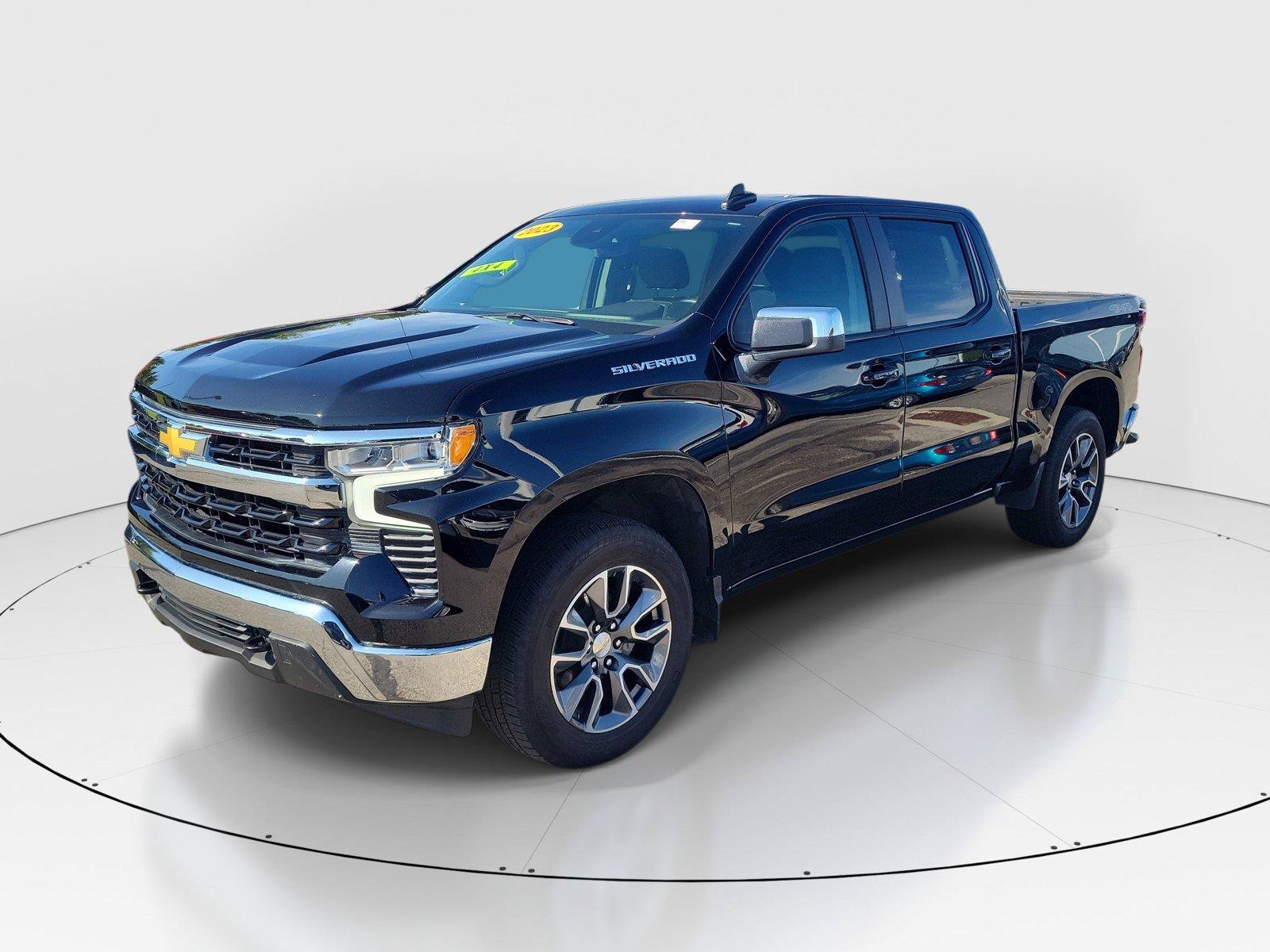 Used 2023 Chevrolet Silverado 1500 LT AWD/4WD image 2
