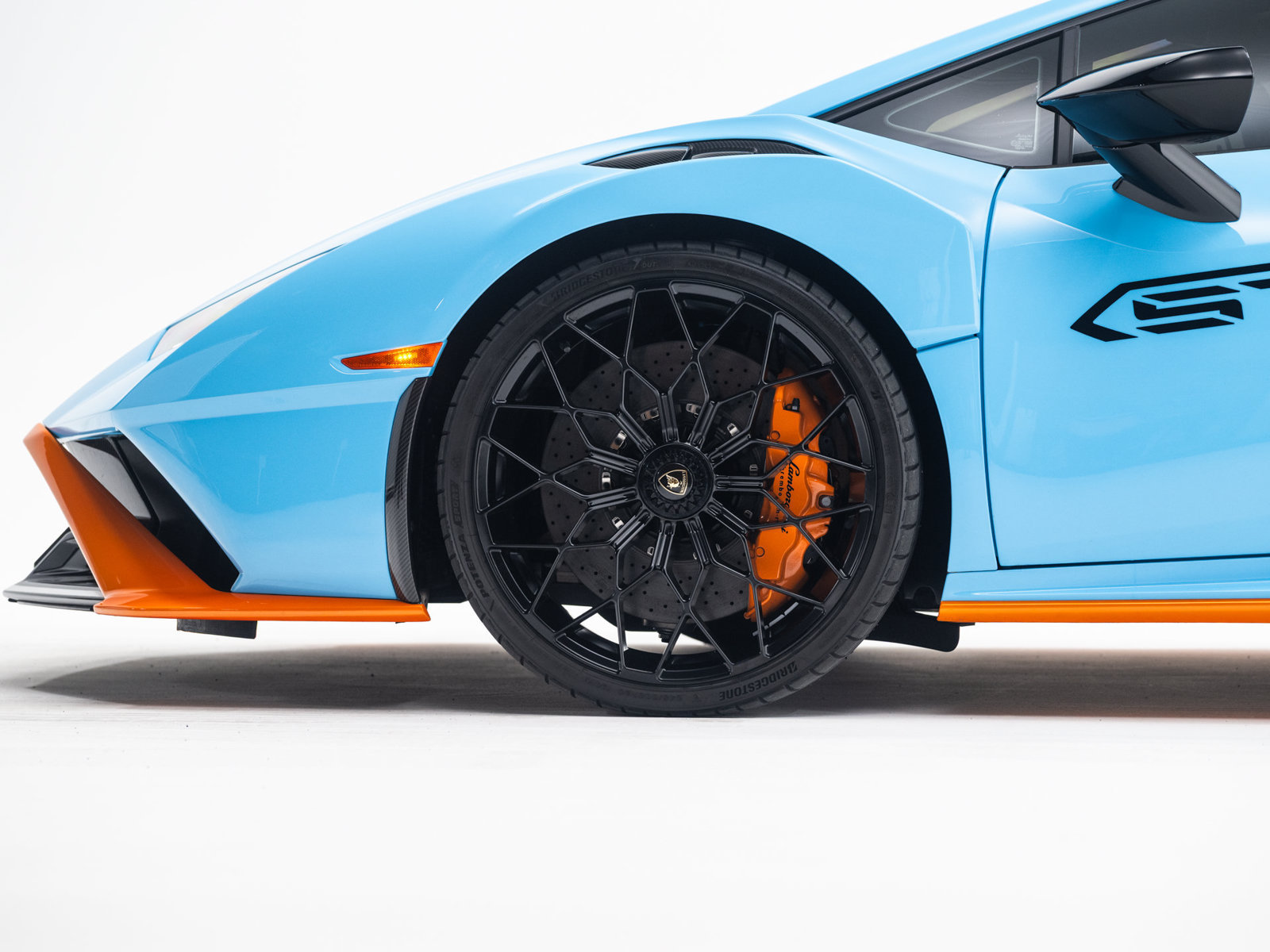 Used 2022 Lamborghini Huracan STO RWD image 10