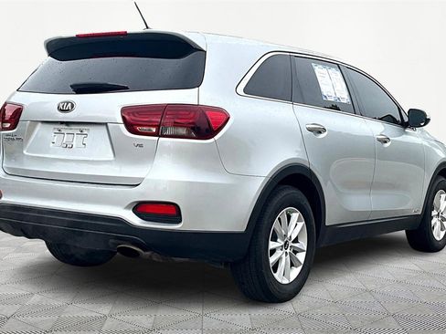 Used 2019 Kia Sorento LX image 2