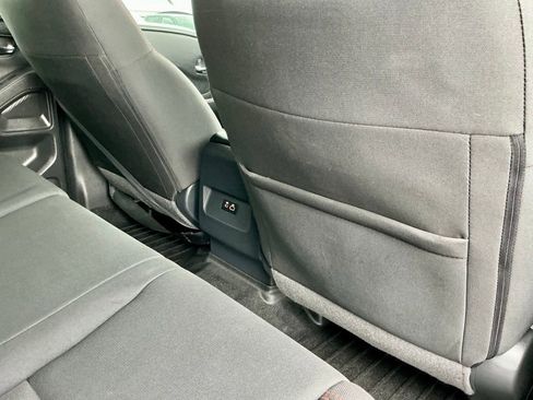 Used 2025 Nissan Frontier PRO-4X image 27