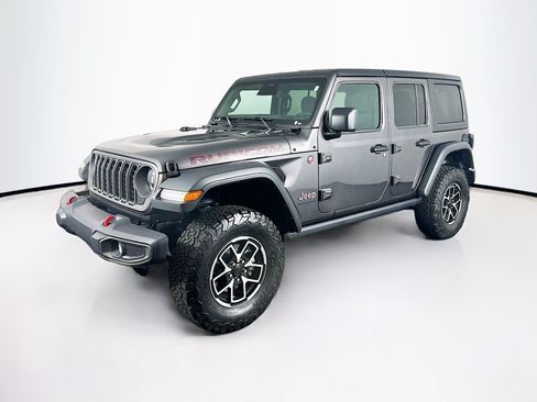 Used 2025 Jeep Wrangler Unlimited Rubicon AWD/4WD image 3