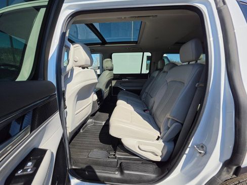 Used 2022 Jeep Wagoneer Series III w/ Premium Group I image 26