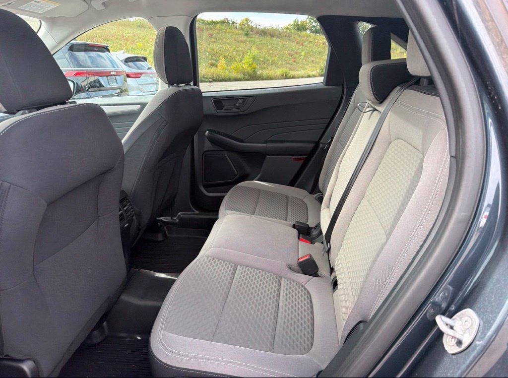 Used 2022 Ford Escape SE w/ SE Sport Appearance Package AWD/4WD image 10