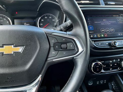 Used 2021 Chevrolet TrailBlazer LT w/ Sun and Liftgate Package FWD image 12
