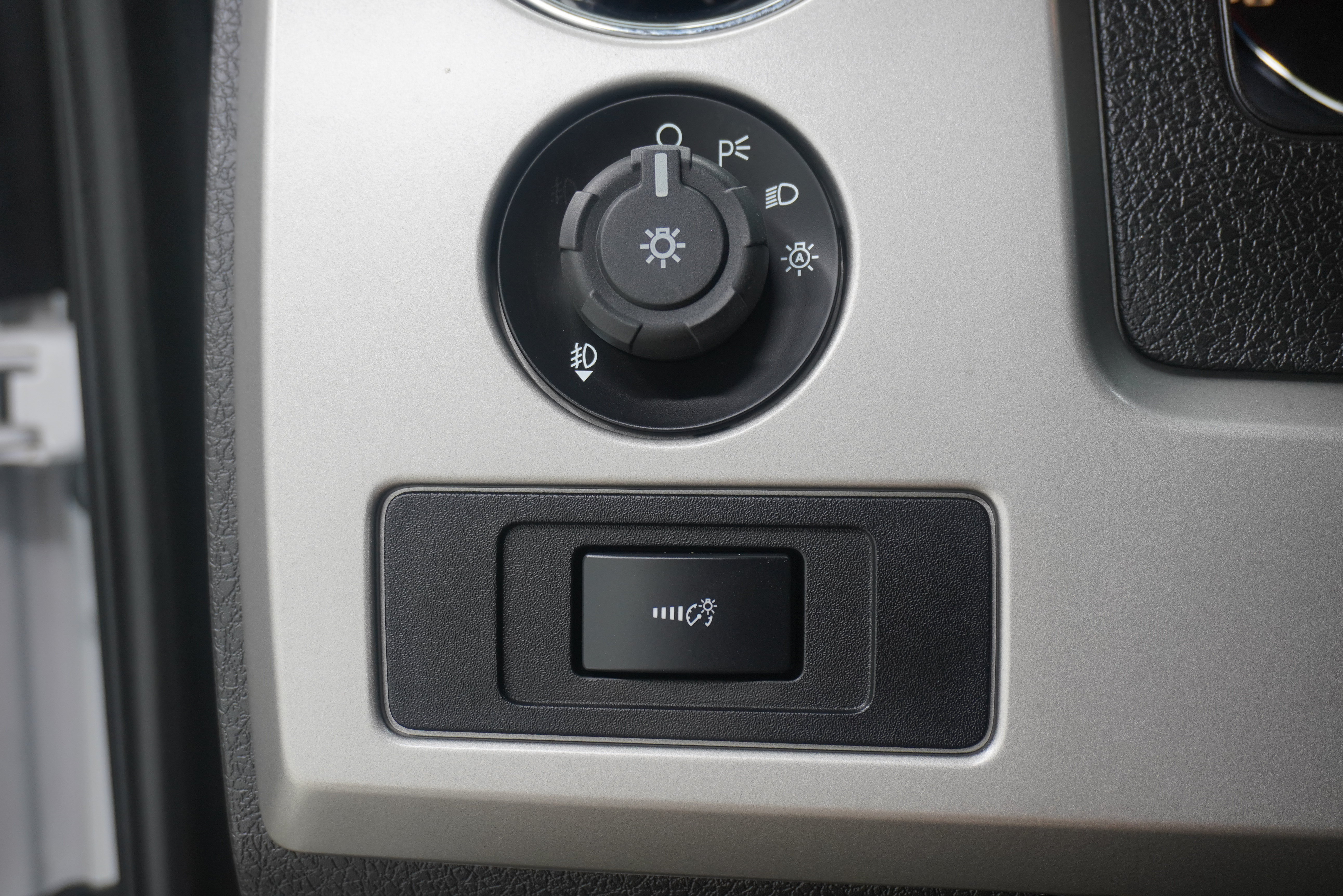 Used 2014 Ford F150 FX4 w/ Equipment Group 402A Luxury AWD/4WD image 28