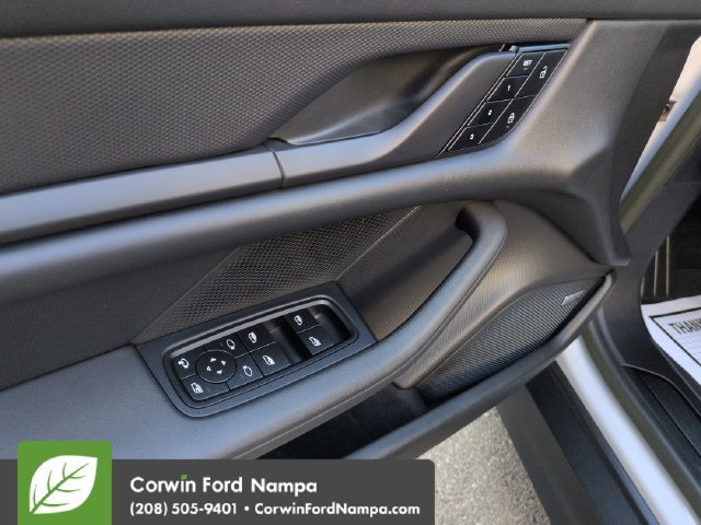 Used 2023 Porsche Taycan 4S AWD/4WD image 11