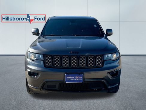 Used 2019 Jeep Grand Cherokee Altitude image 2