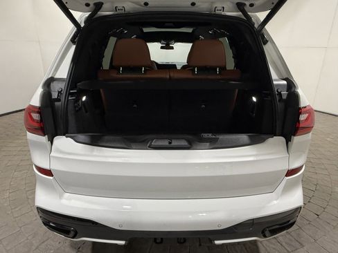 Used 2021 BMW X7 M50i w/ Dynamic Handling Package image 7