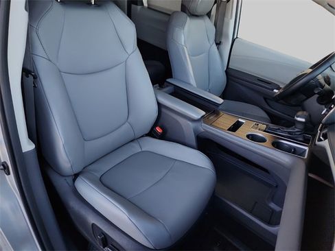 Used 2022 Toyota Sienna XLE image 35