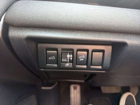 Used 2024 Subaru Outback Premium AWD/4WD image 18