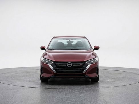 Used 2025 Nissan Sentra SV image 2