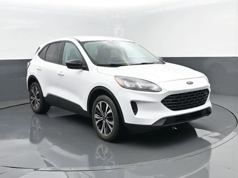 Used 2022 Ford Escape SE w/ SE Sport Appearance Package AWD/4WD image 3