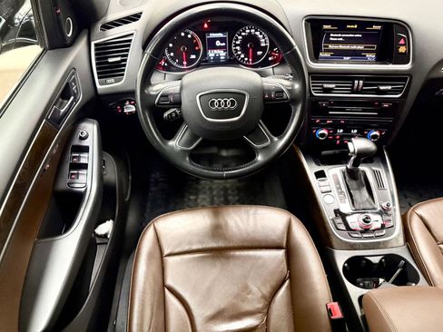 Used 2017 Audi Q5 2.0T Premium Plus w/ Technology Package AWD/4WD image 2