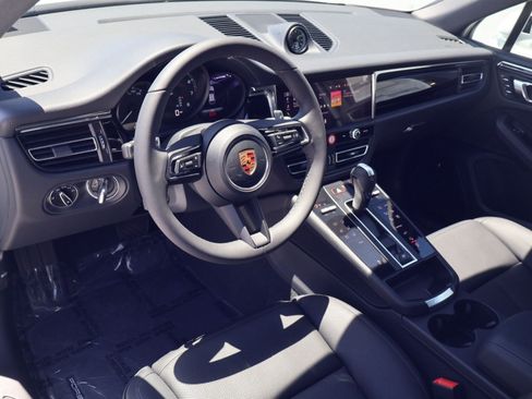 New 2026 Porsche Macan AWD/4WD image 4