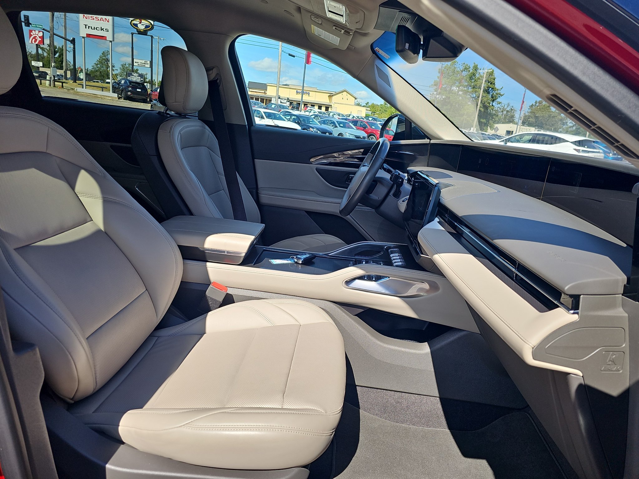 Used 2024 Lincoln Nautilus Premier AWD/4WD image 16