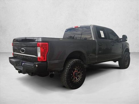 Used 2017 Ford F250 XLT w/ XLT Value Package AWD/4WD image 5