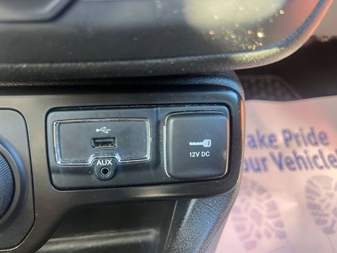Used 2020 Jeep Renegade Trailhawk w/ Cold Weather Group AWD/4WD image 34