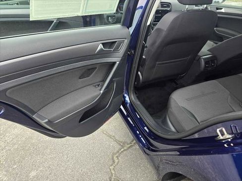 Used 2019 Volkswagen e-Golf SE w/ Driver Assistance Package FWD image 16