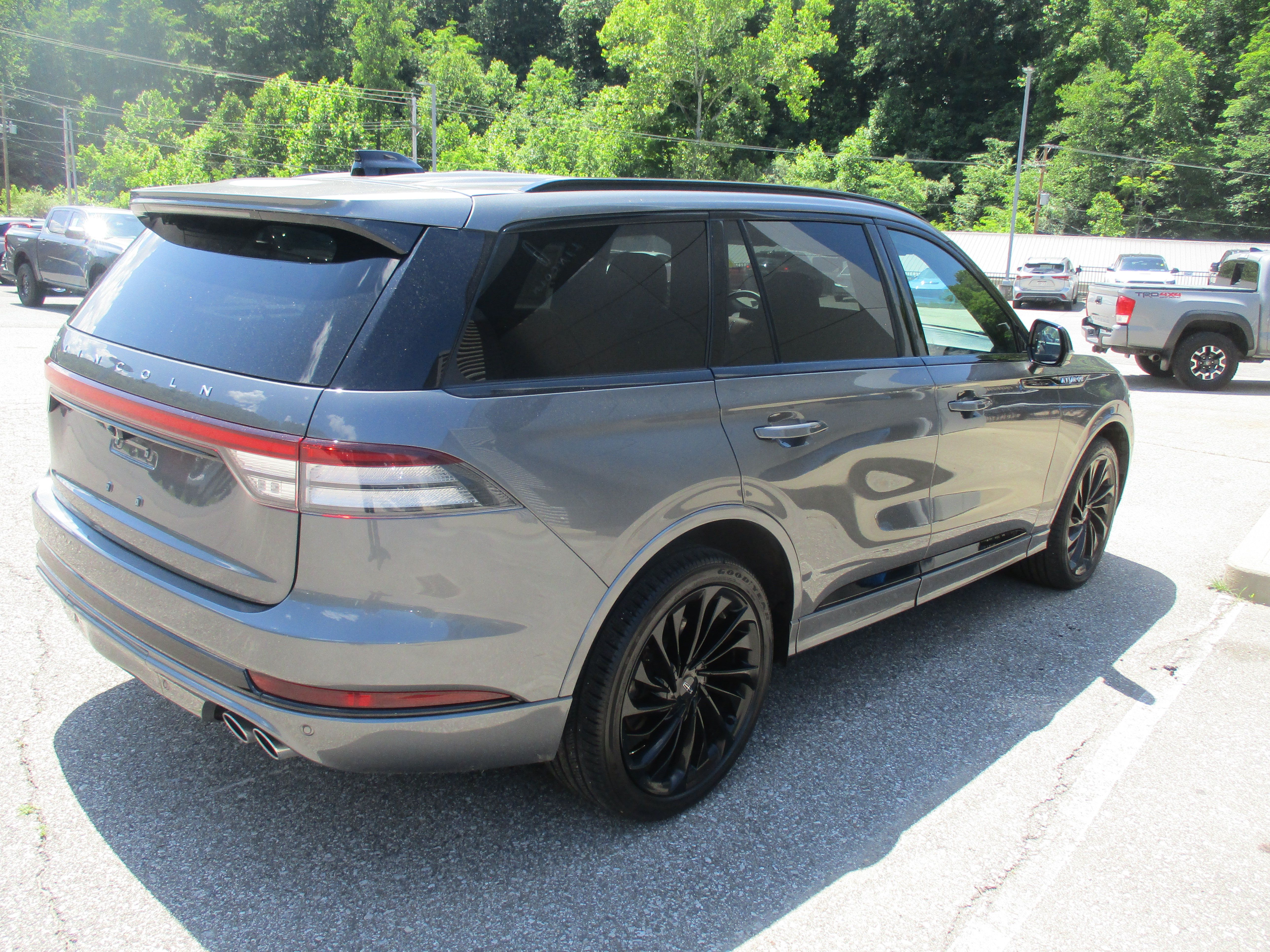 Used 2025 Lincoln Aviator Reserve w/ Equipment Group 201A AWD/4WD image 4