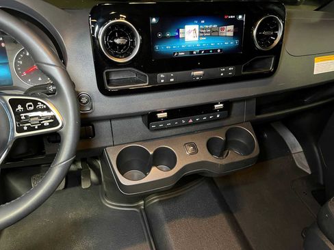 New 2024 Mercedes-Benz Sprinter 2500 image 31