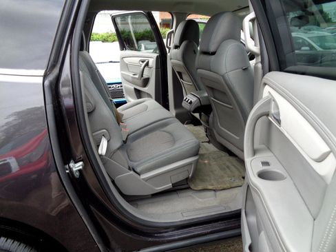 Used 2017 Chevrolet Traverse LT image 19