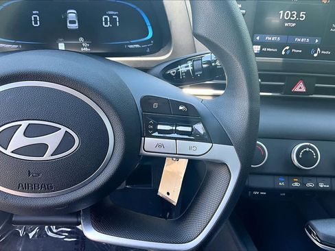 Used 2026 Hyundai Elantra SE FWD image 25