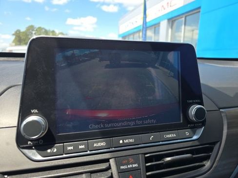 Used 2025 Nissan Altima 2.5 SV FWD image 18