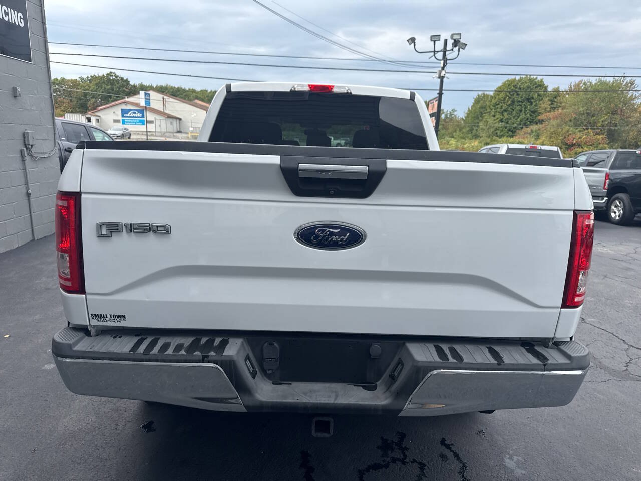 Used 2015 Ford F150 XLT w/ Equipment Group 301A Mid AWD/4WD image 7