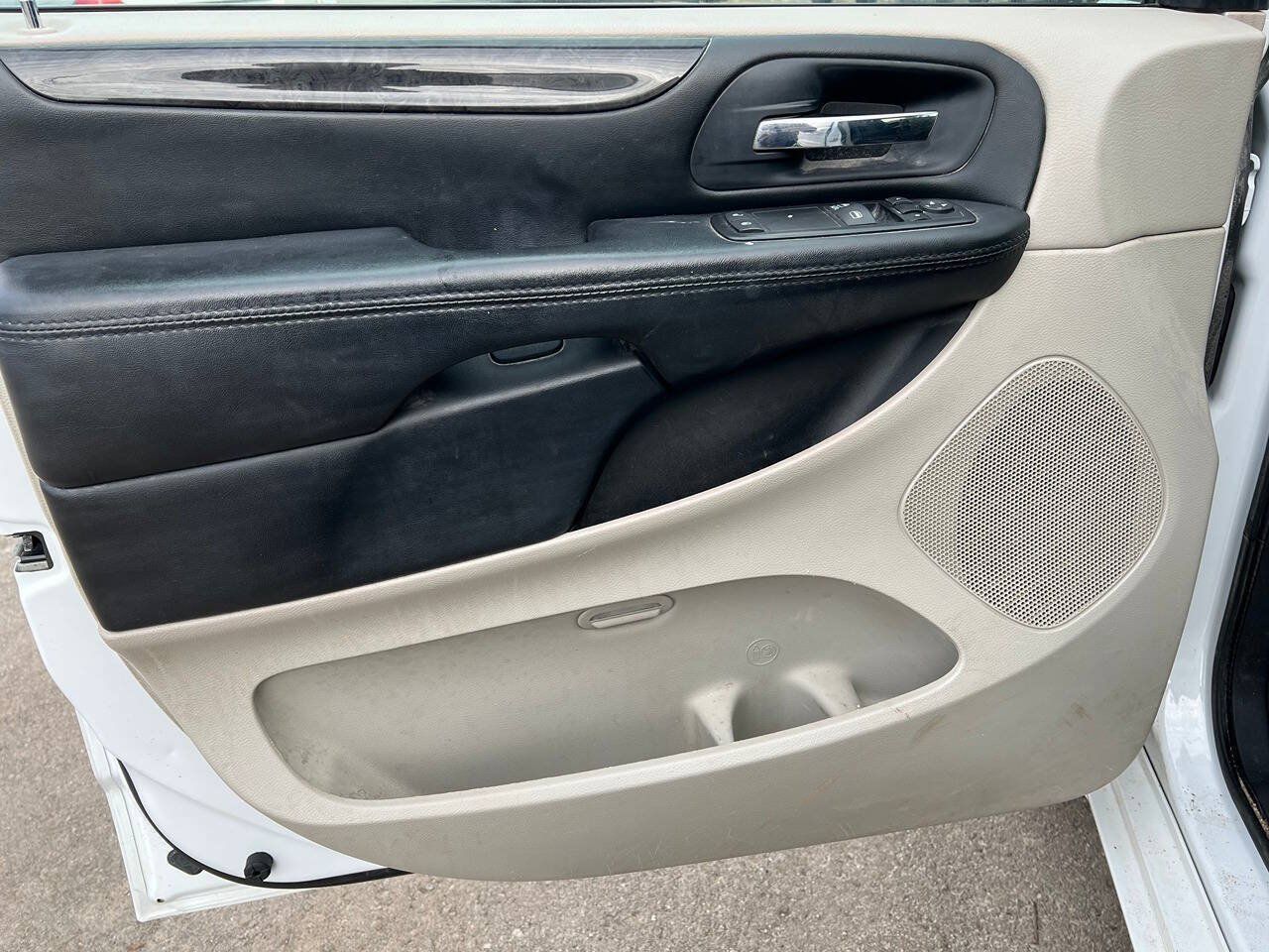 Used 2017 Dodge Grand Caravan SE FWD image 14