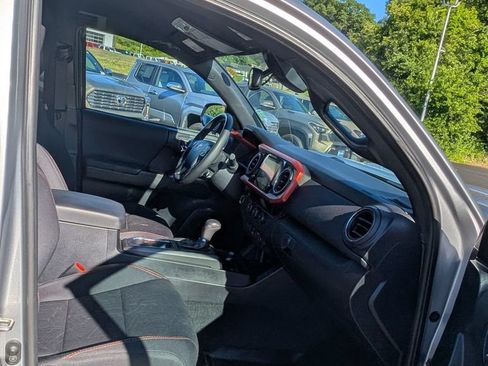 Certified 2018 Toyota Tacoma TRD Sport RWD image 19