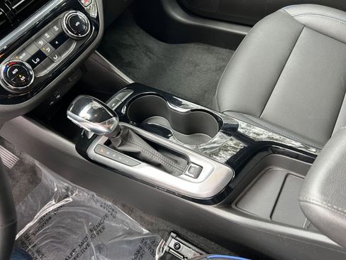 Used 2025 Buick Envista Sport Touring image 37