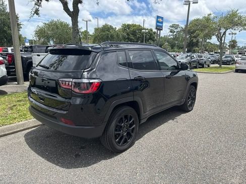Used 2026 Jeep Compass Latitude AWD/4WD image 3