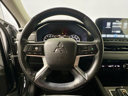 Used 2022 Mitsubishi Outlander SE image 17