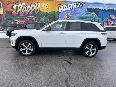 Certified 2023 Jeep Grand Cherokee Limited w/ Luxury Tech Group II image 2