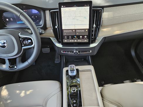 New 2026 Volvo XC90 B5 Plus image 18