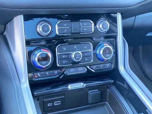 Used 2024 GMC Yukon Denali image 12