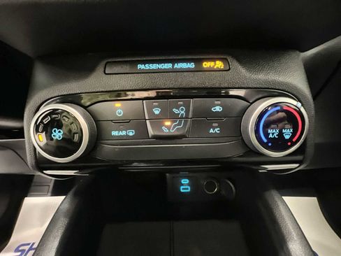 Used 2022 Ford Escape SE image 16