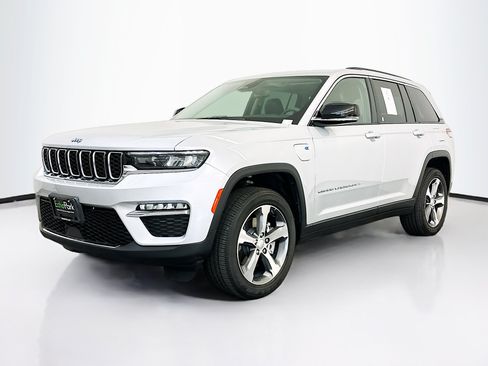 Used 2023 Jeep Grand Cherokee 4WD 4xe image 3