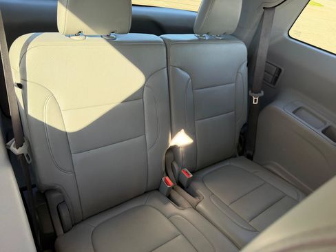 Certified 2023 GMC Acadia SLT FWD image 39