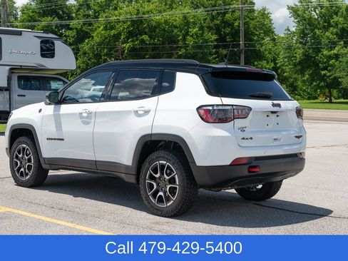 Used 2025 Jeep Compass Trailhawk AWD/4WD image 4