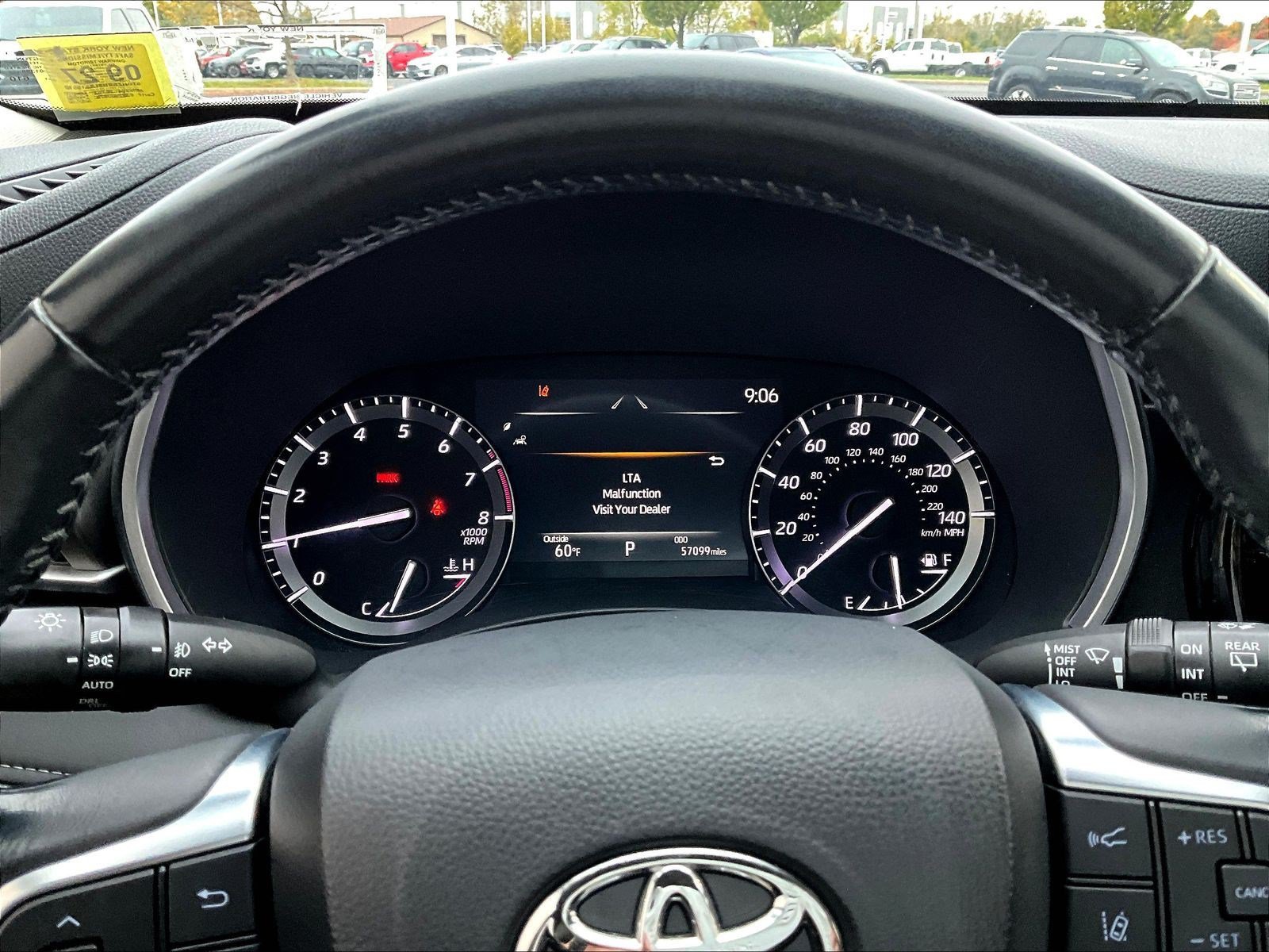 Used 2020 Toyota Highlander XLE AWD/4WD image 13